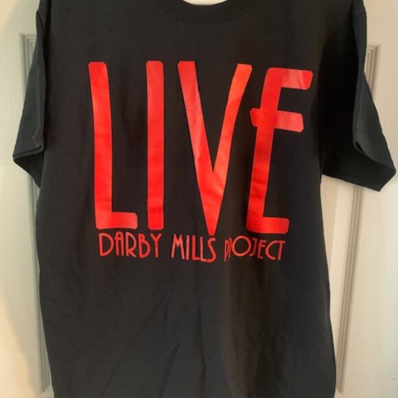 DARBY MILLS (HEAD PINS) BAND MENS TEE - Picture 1 of 4